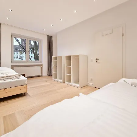 Tolstov - With 1 Or 2 - 15 Min To Messe Dus And Old Town Dus Dusseldorf