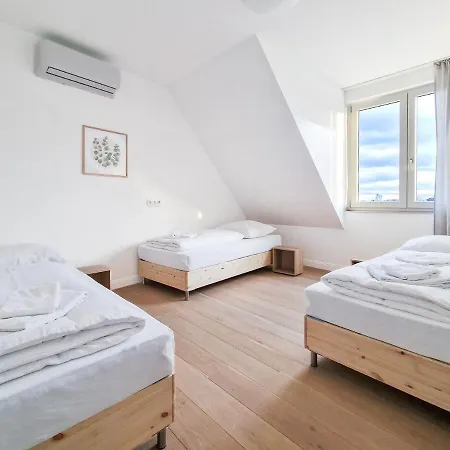 Tolstov - With 1 Or 2 - 15 Min To Messe Dus And Old Town Dus Appartement