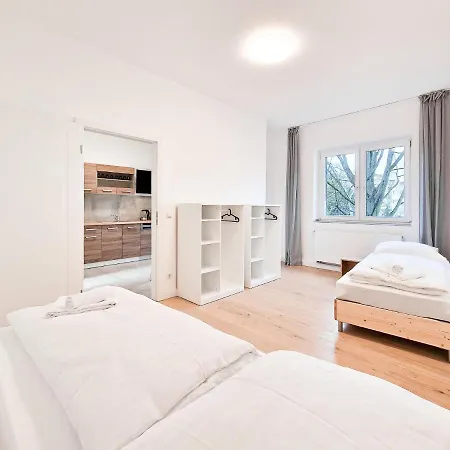 Tolstov - With 1 Or 2 - 15 Min To Messe Dus And Old Town Dus Dusseldorf