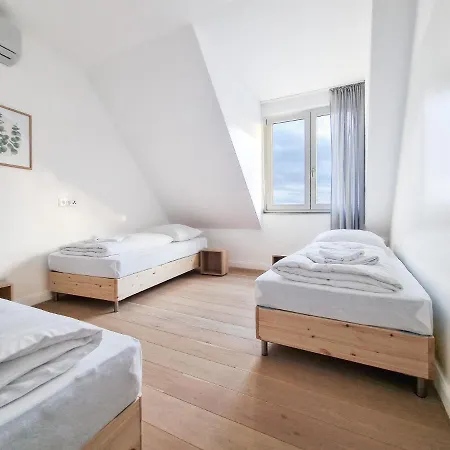 Tolstov - With 1 Or 2 - 15 Min To Messe Dus And Old Town Dus Apartment