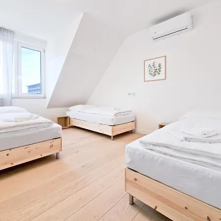 Appartement Tolstov - With 1 Or 2 - 15 Min To Messe Dus And Old Town Dus Düsseldorf
