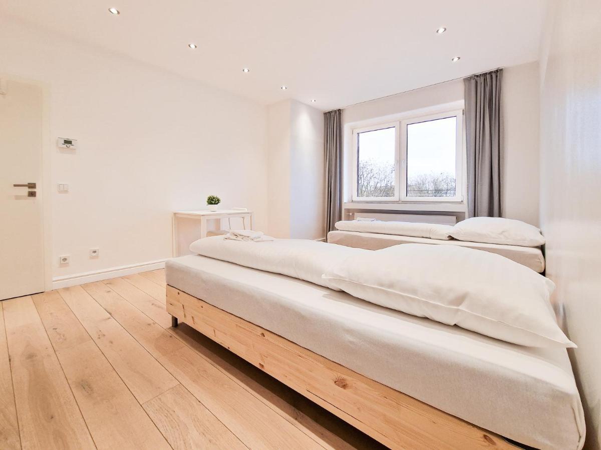 Apartment Tolstov - With 1 Or 2 - 15 Min To Messe Dus And Old Town Dus