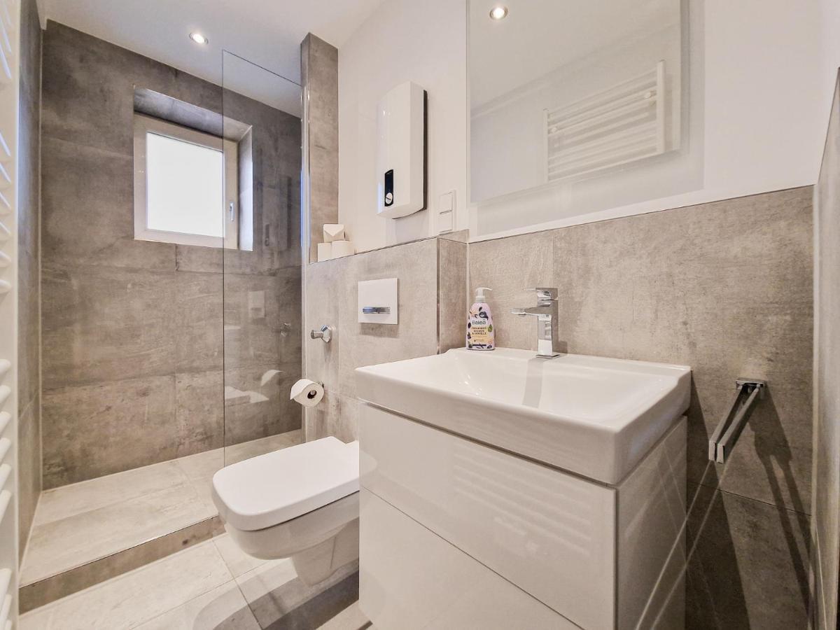 Tolstov - With 1 Or 2 - 15 Min To Messe Dus And Old Town Dus Apartment *
