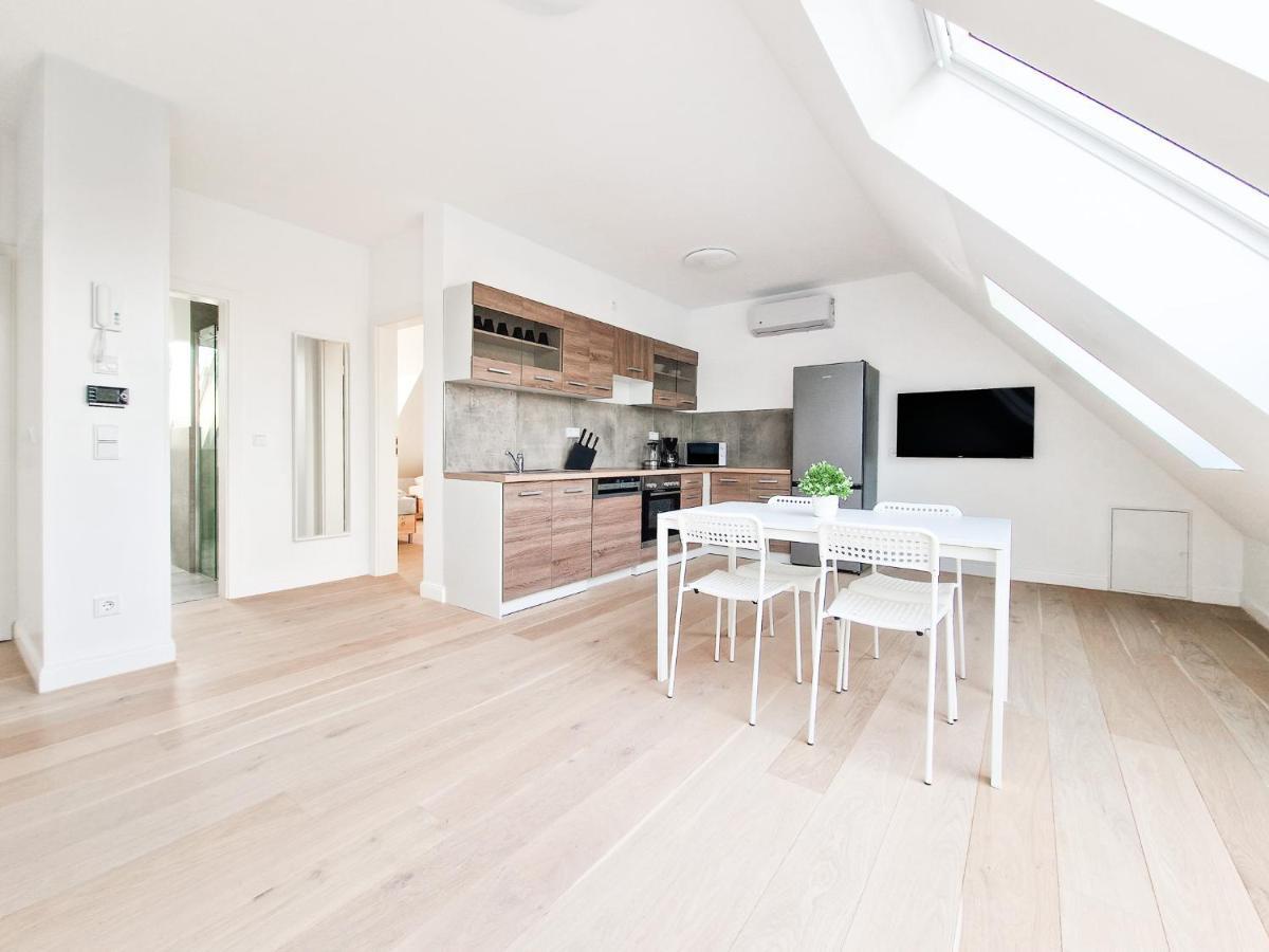 Raj Living - With 1 Or 2 - 15 Min To Messe Dus And Old Town Dus Dusseldorf