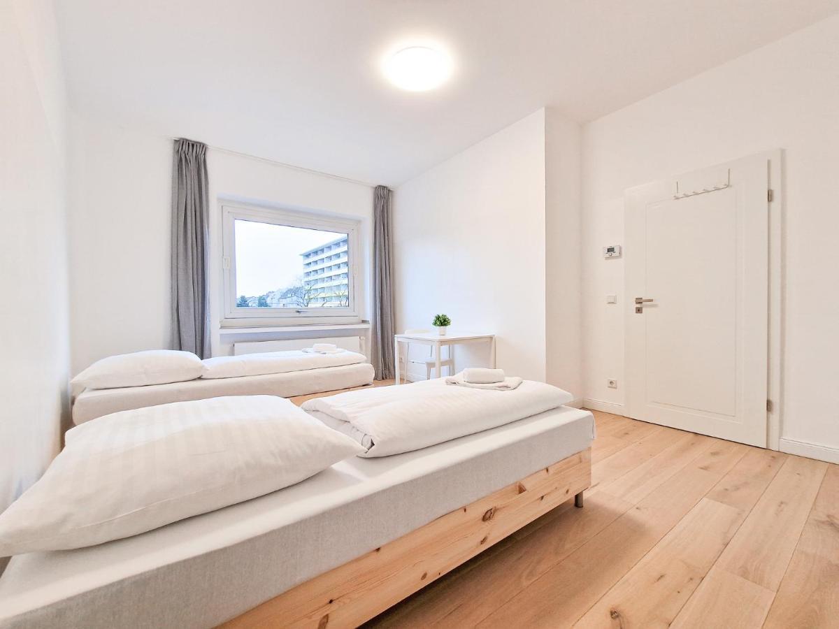 Apartment Tolstov - With 1 Or 2 - 15 Min To Messe Dus And Old Town Dus *