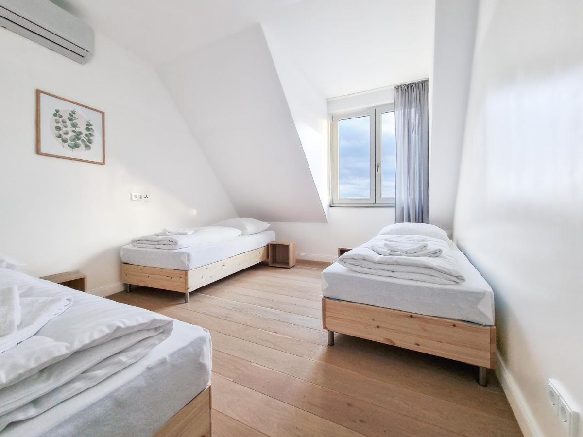 Tolstov - With 1 Or 2 - 15 Min To Messe Dus And Old Town Dus Apartment