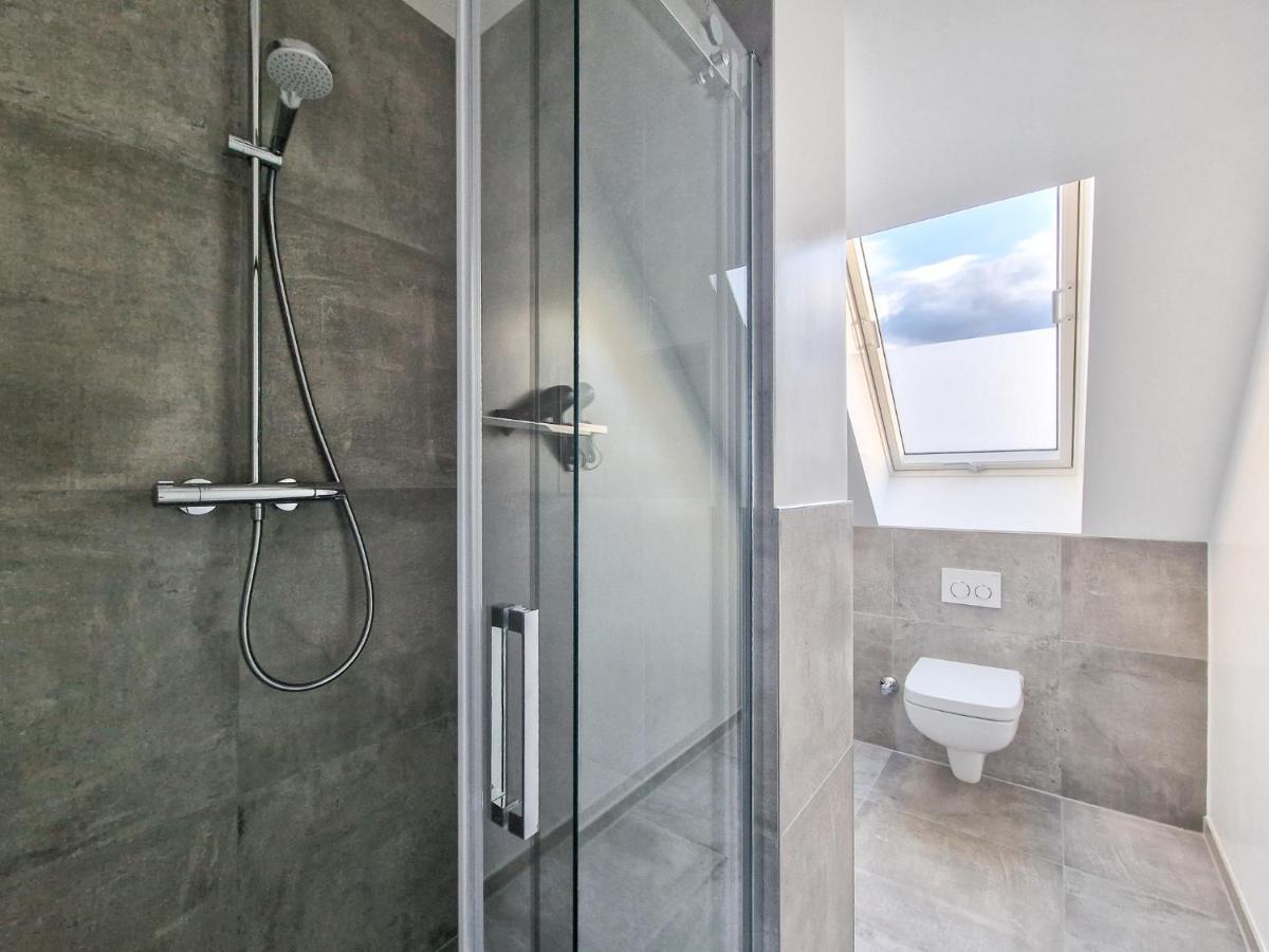 Tolstov - With 1 Or 2 - 15 Min To Messe Dus And Old Town Dus Apartment *