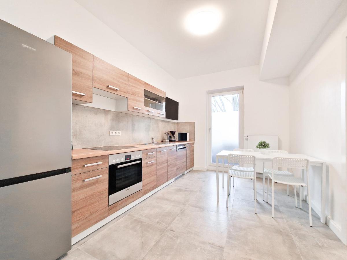 Tolstov - With 1 Or 2 - 15 Min To Messe Dus And Old Town Dus Apartment *