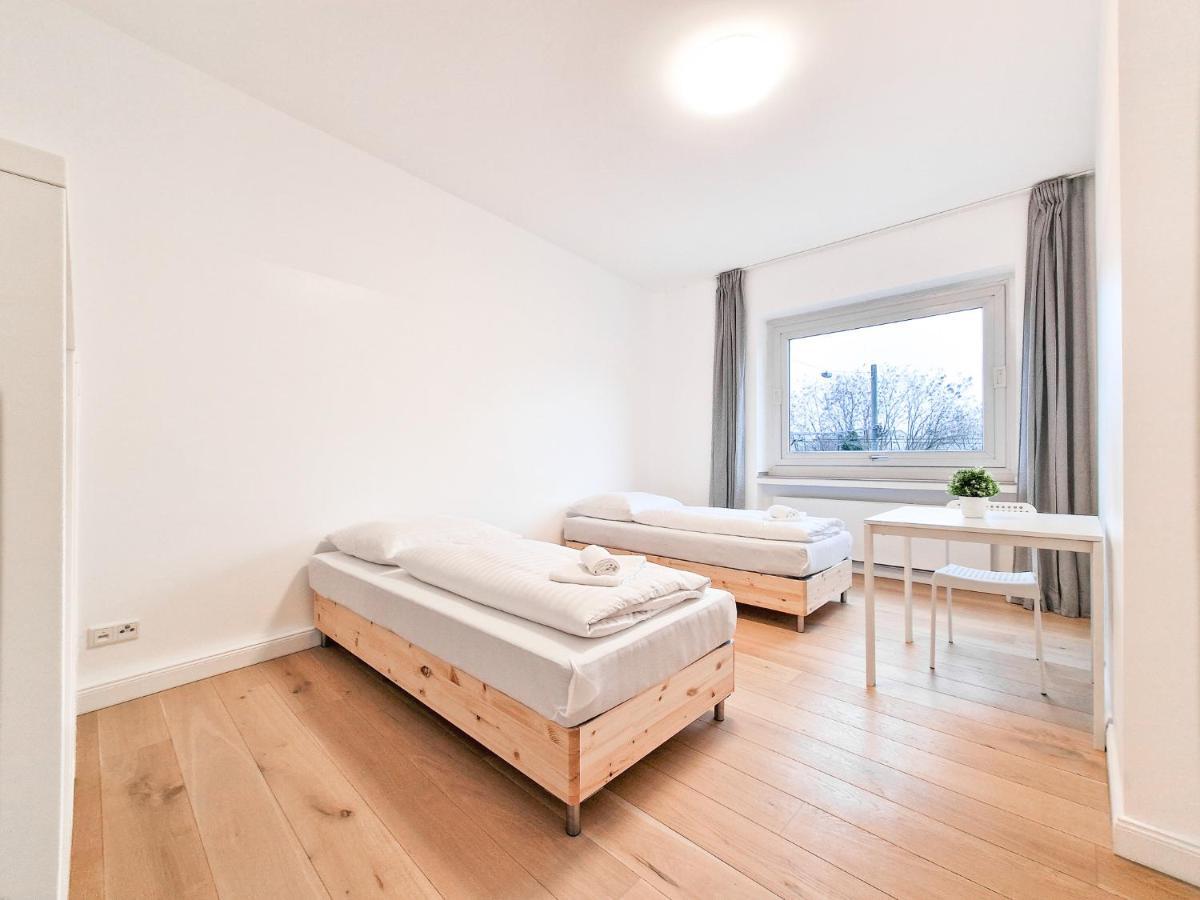 Tolstov - With 1 Or 2 - 15 Min To Messe Dus And Old Town Dus Düsseldorf