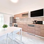 Tolstov Apartments - City Apartments With 1 Or 2 Rooms - 15 Min To Messe Dus And Old Town Dus