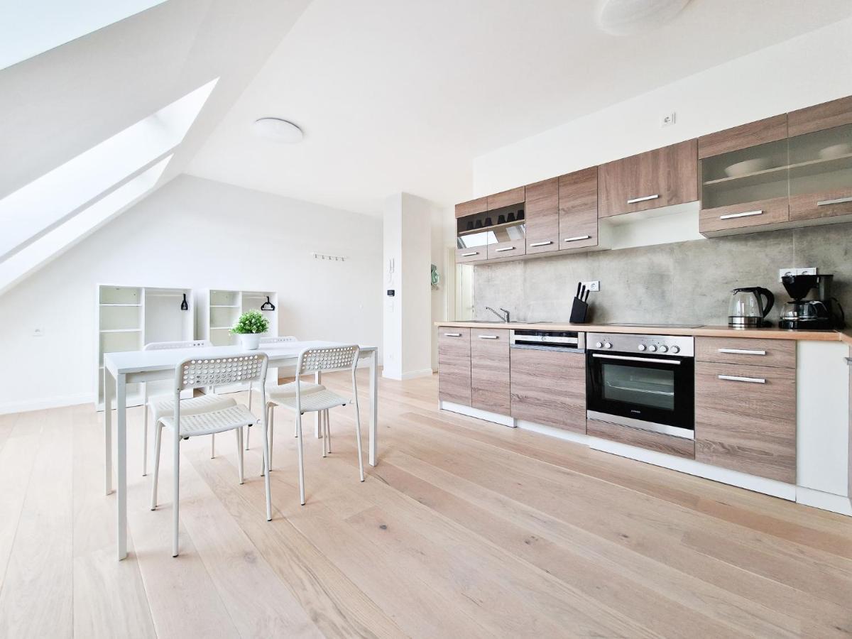 Tolstov - With 1 Or 2 - 15 Min To Messe Dus And Old Town Dus Apartment Düsseldorf