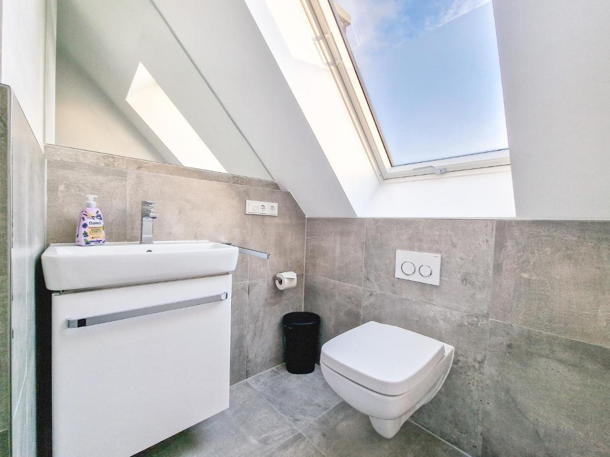 Apartment Tolstov - With 1 Or 2 - 15 Min To Messe Dus And Old Town Dus *