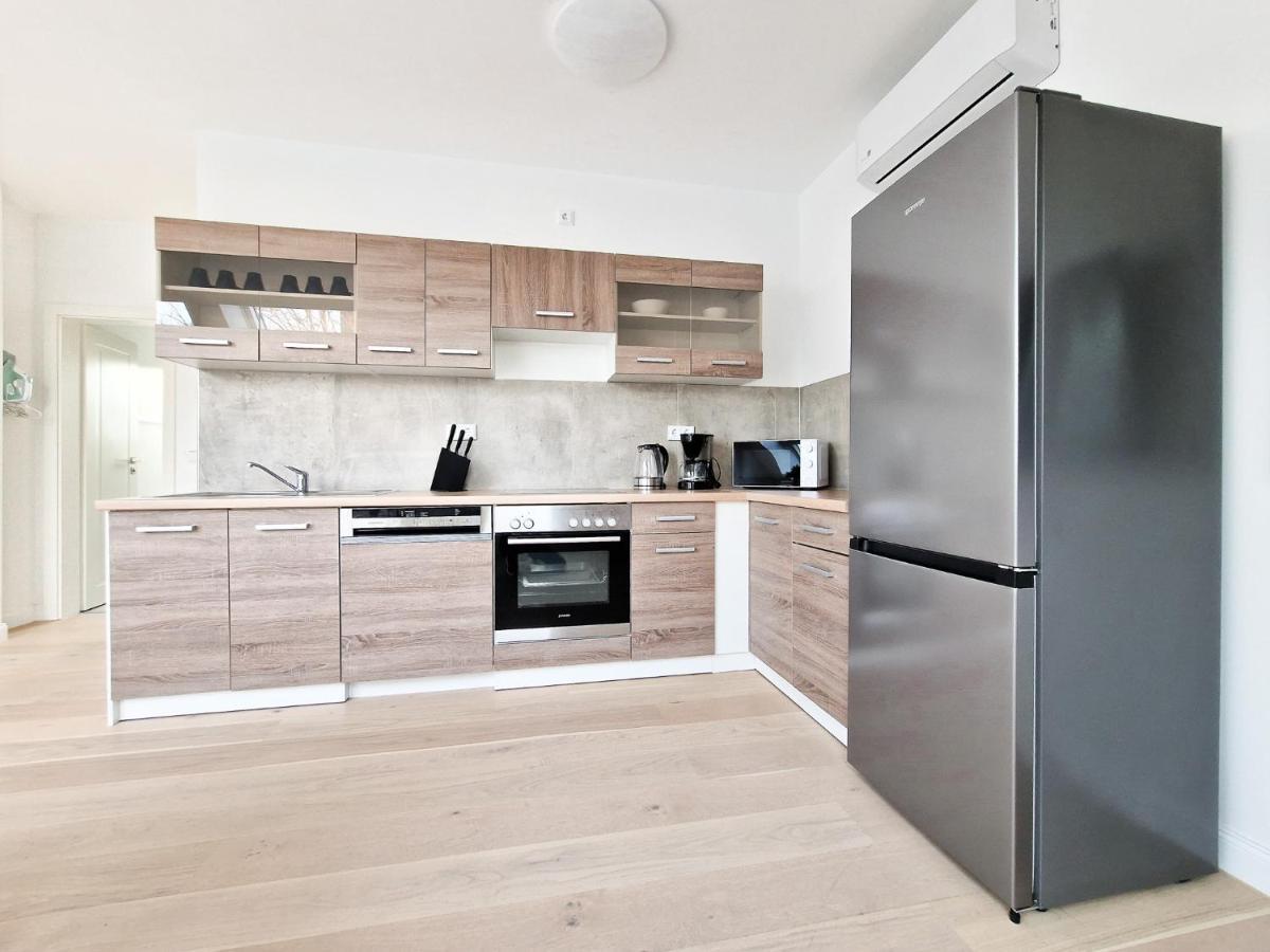 Tolstov - With 1 Or 2 - 15 Min To Messe Dus And Old Town Dus * Düsseldorf