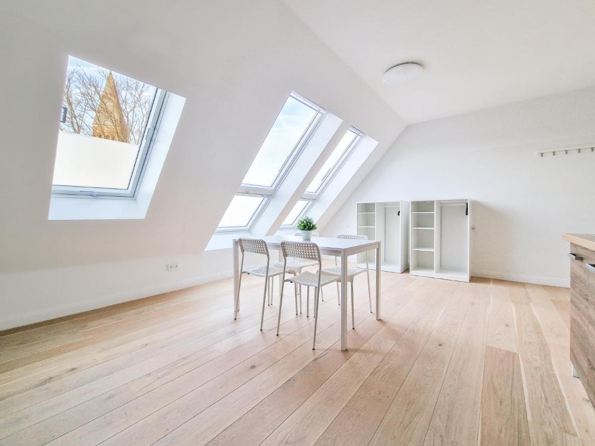 Apartment Tolstov - With 1 Or 2 - 15 Min To Messe Dus And Old Town Dus